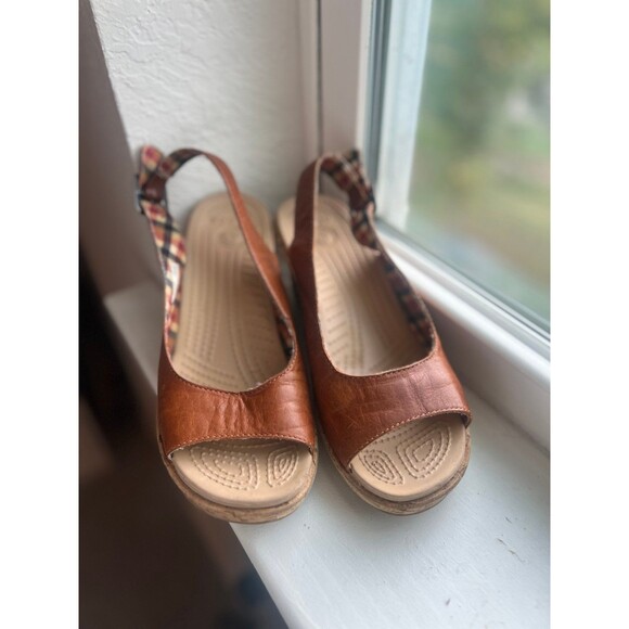 Crocs A-Leigh Women’s Brown Leather Open Toe Wedge Sandal Size 7 - Picture 3 of 9